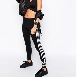 Adidas leggings SZ medium 📍price firm